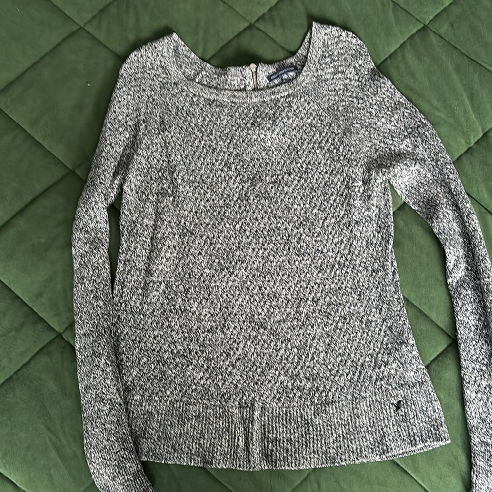 American Eagle sweater